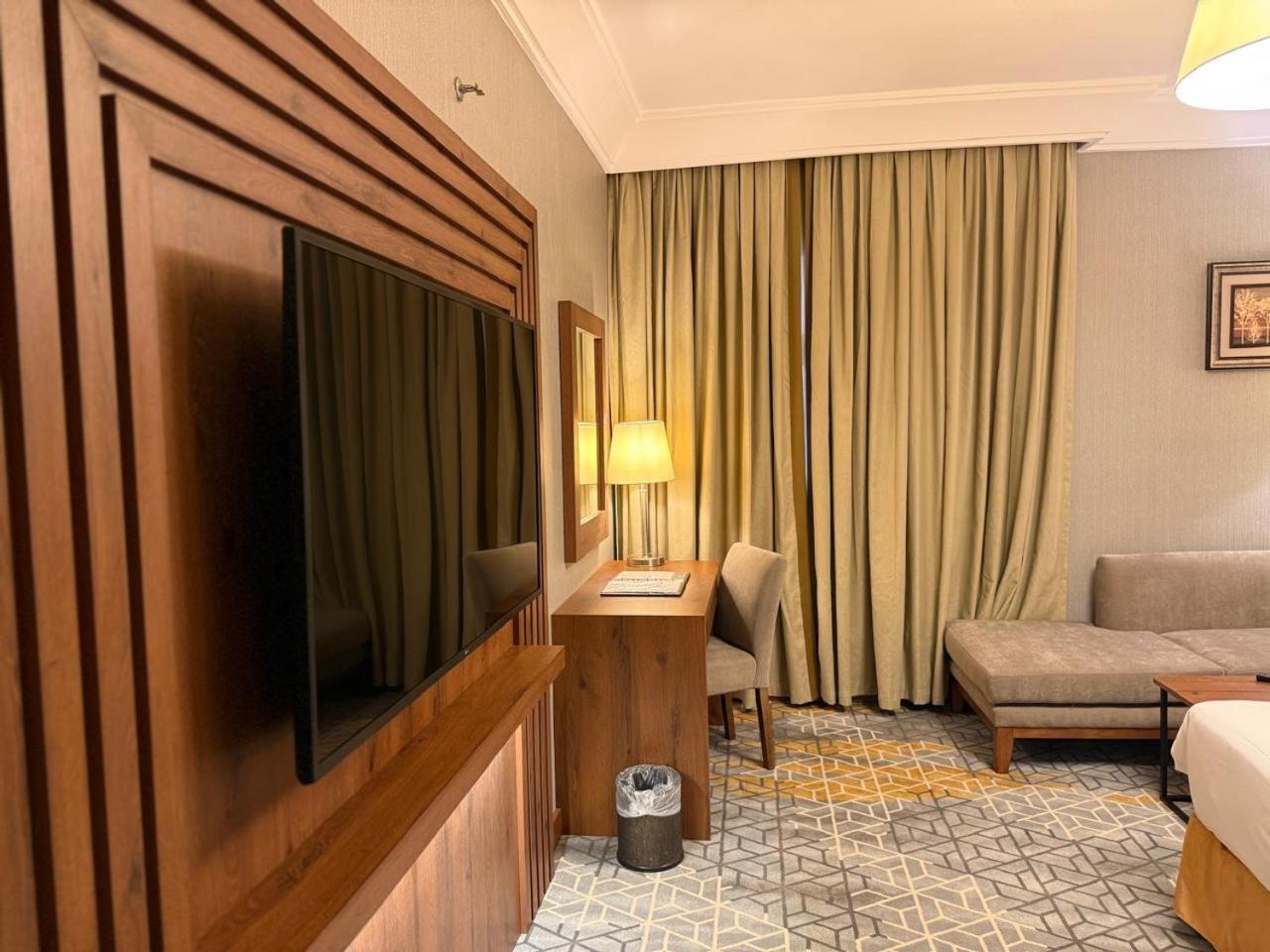 Hotel Crown Town