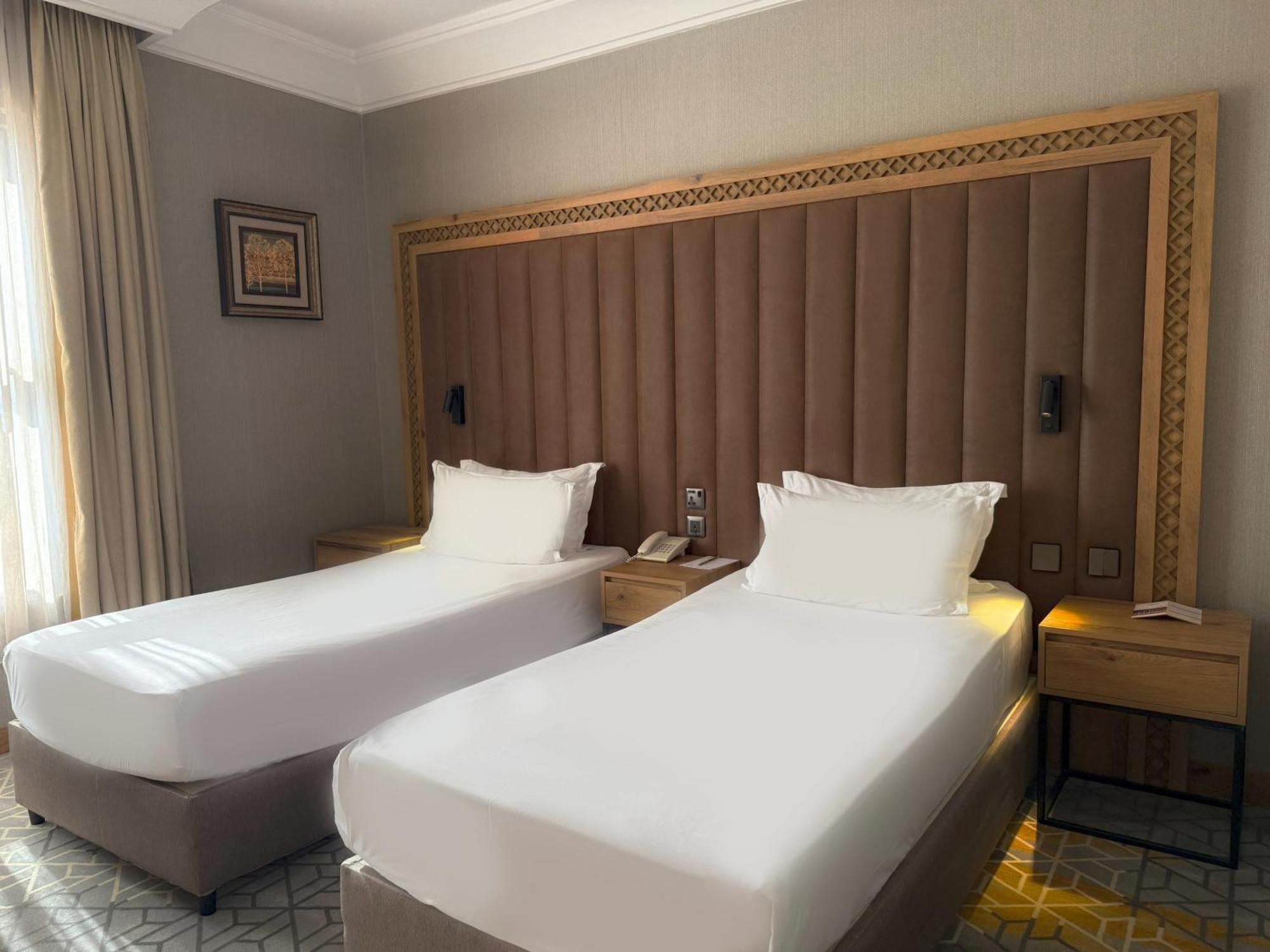 Hotel Crown Town 4*