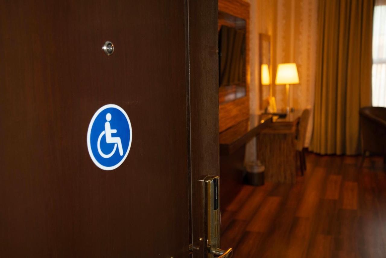Hotel Crown Town 4*