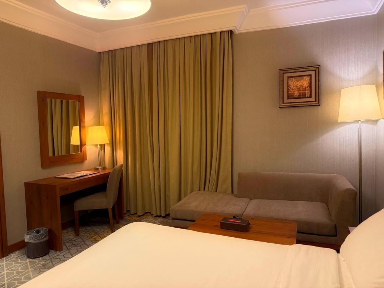 Hotel Crown Town 4*