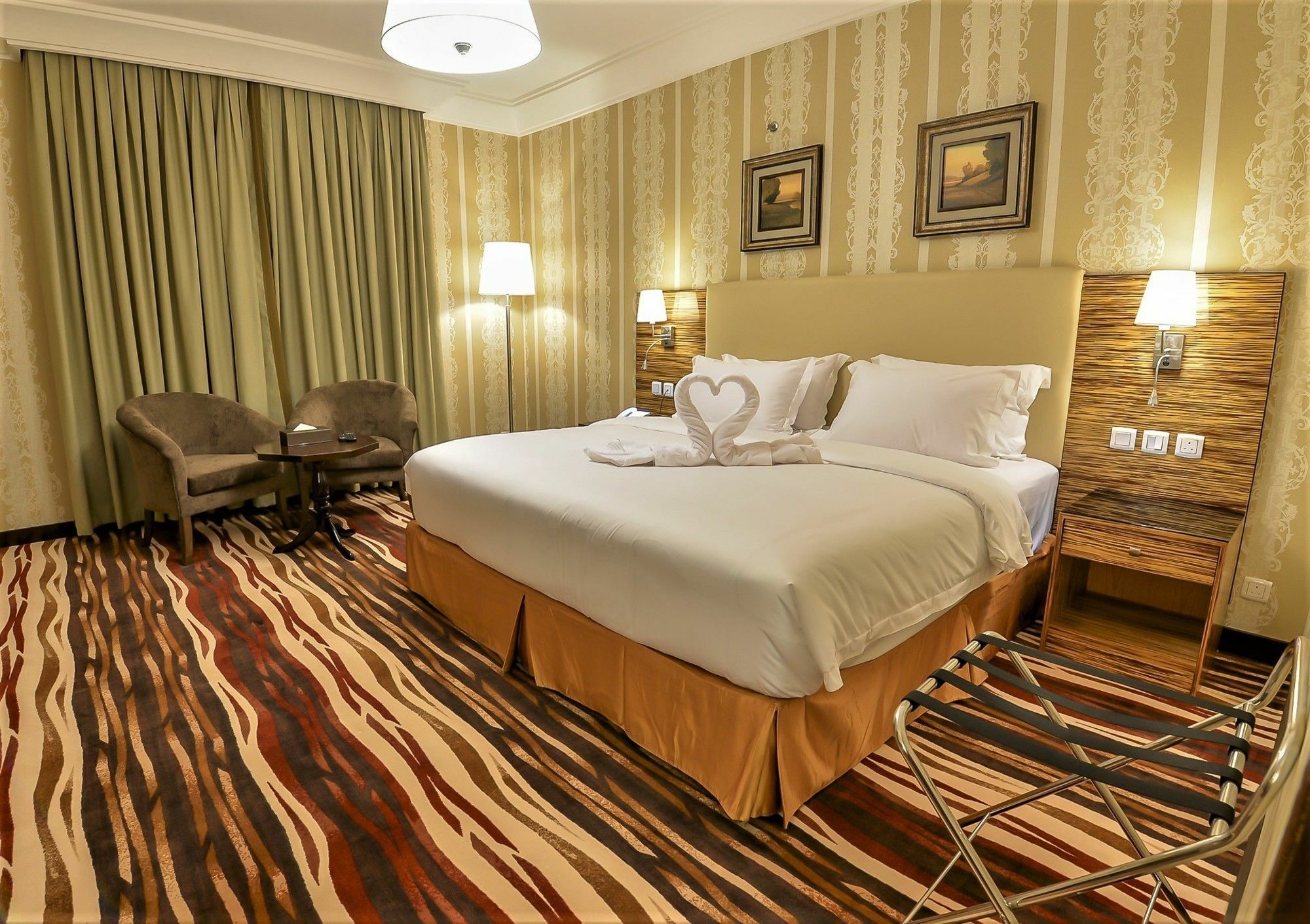 Hotel Crown Town 4*
